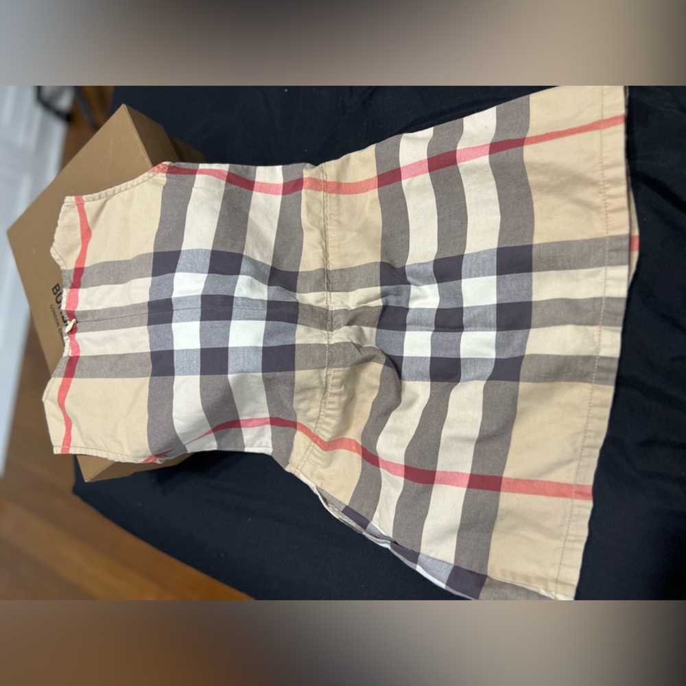 Burberry girls dress with pockets